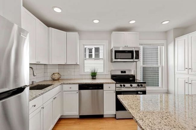 APT-2 - 9 Foster St, Condo with 4 bedrooms, 2 bathrooms and null parking in Gloucester MA | Image 8
