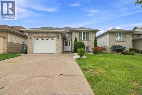 2424 Timbercrest Ave, Windsor, ON, N8P1S2 | Card Image