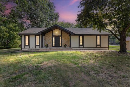 3917 Sw Hidden Cove Cir, Lee's Summit, MO, 64082-4634 | Card Image