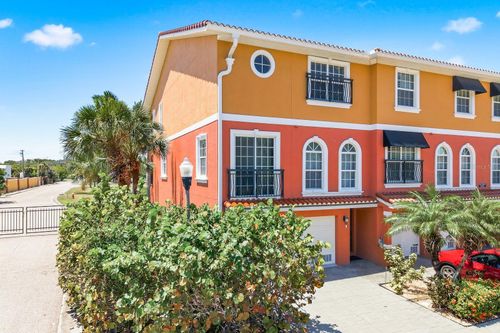 47 W Morgan St, Tarpon Springs, FL, 34689-3700 | Card Image
