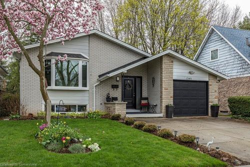 1345 Ester Dr, Burlington, ON, L7P1L2 | Card Image