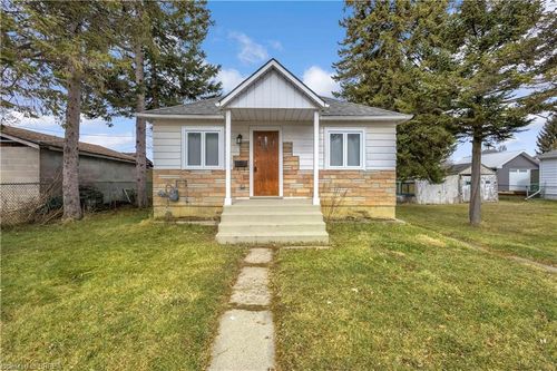 35 Eighth Ave, Brantford, ON, N3S1C1 | Card Image