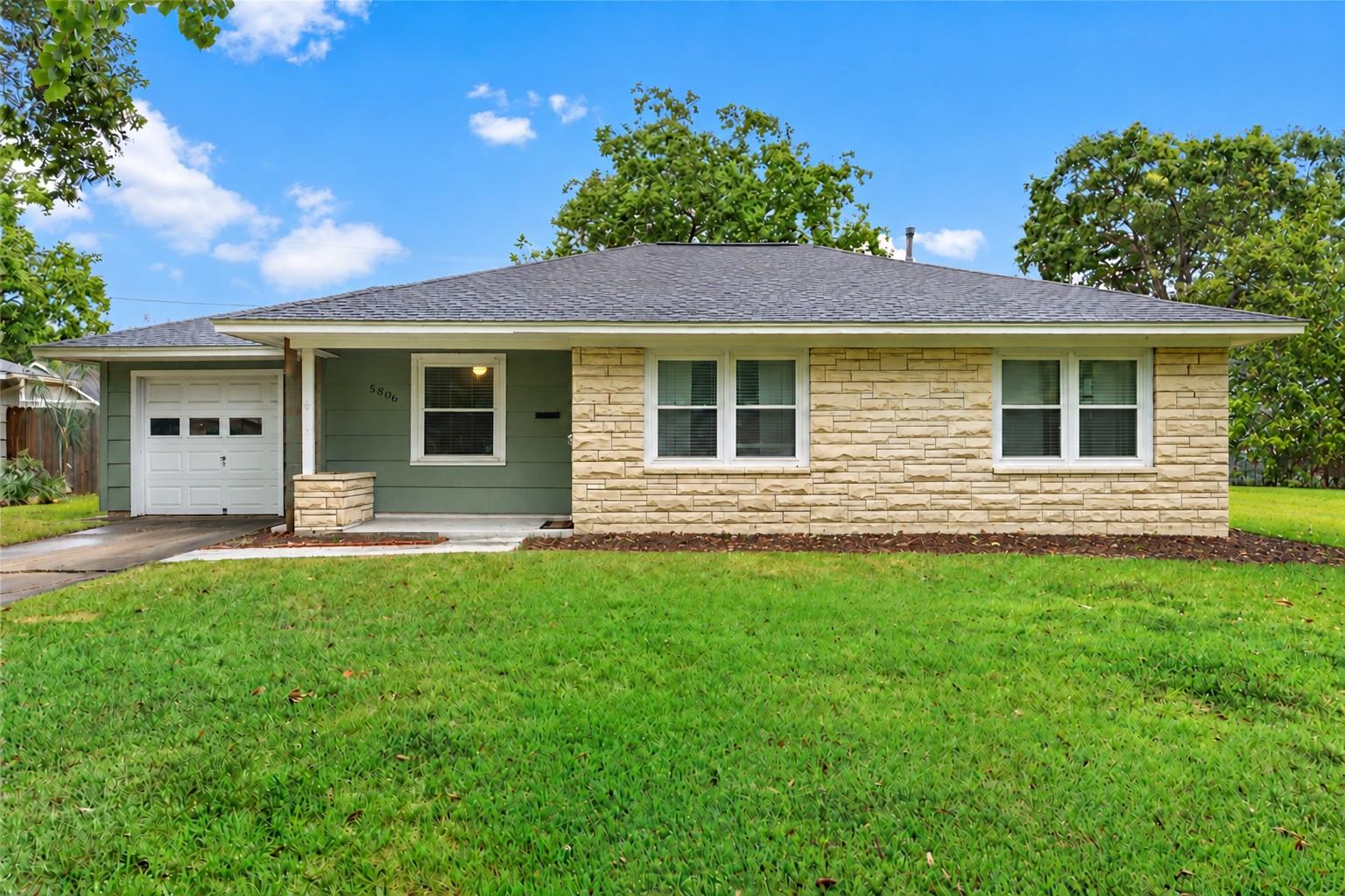 5806 Grape St, For Sale in Houston - eXp Realty