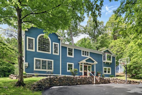 9 Saint Joans Pl, Sloatsburg, NY, 10974-2306 | Card Image