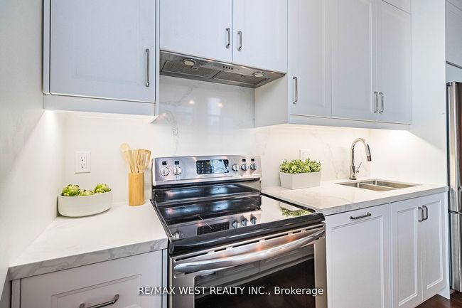 821 - 155 Dalhousie St, Condo with 2 bedrooms, 2 bathrooms and null parking in Toronto ON | Image 15