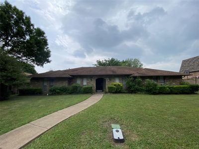 Single story home featuring a front lawn | Image 1