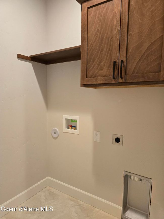 Washer/Dryer Area | Image 27