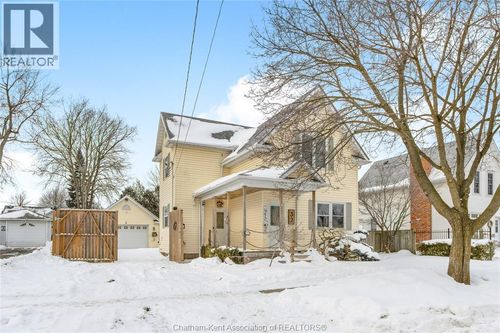 32 Hall St N, Blenheim, ON, N0P1A0 | Card Image