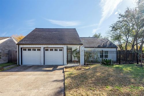 2111 Gray Falls Dr, Houston, TX, 77077-6109 | Card Image
