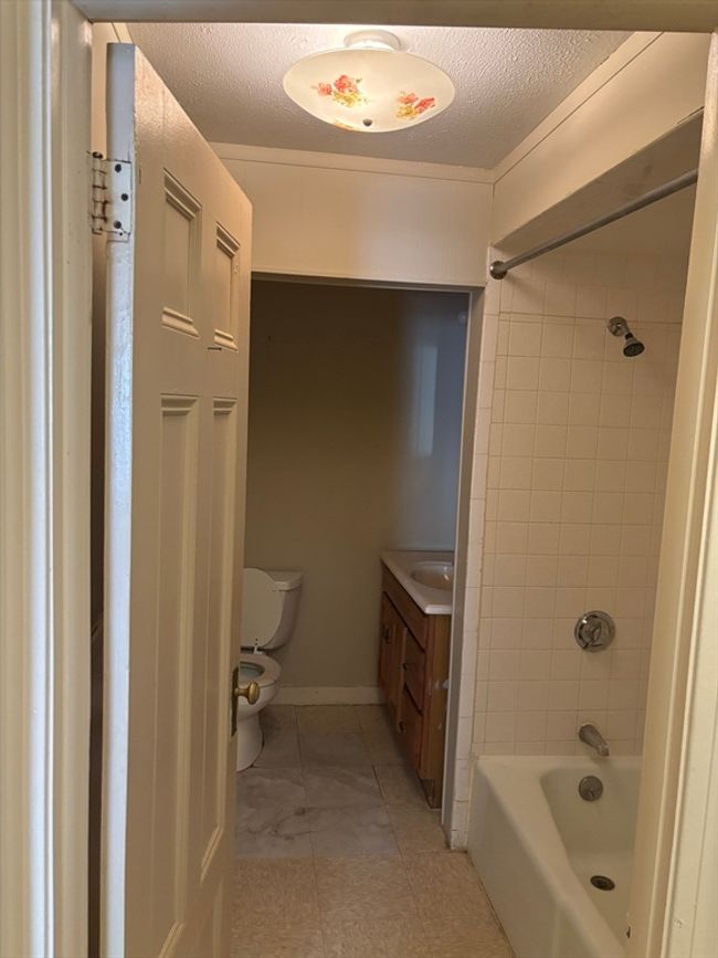 APT-1 - 215 W Elm St, Condo with 0 bedrooms, 1 bathrooms and null parking in Brockton MA | Image 8
