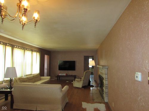 1532 Weslow Ct, Anderson, IN, 46011-3174 | Card Image