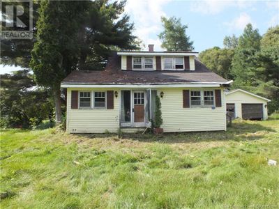 35 Hospital St, House other with 3 bedrooms, 1 bathrooms and null parking in Bath NB | Image 1