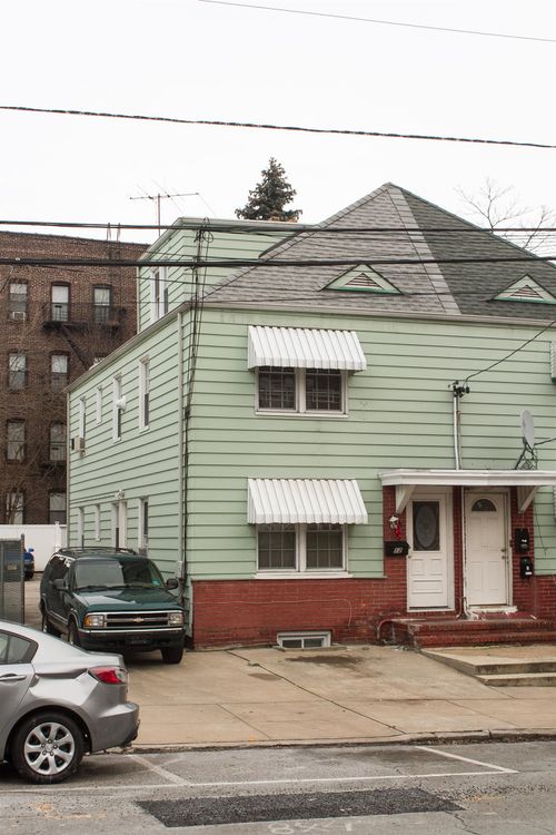 12 Kelly Pkwy, Bayonne, NJ, 07002-3412 | Card Image