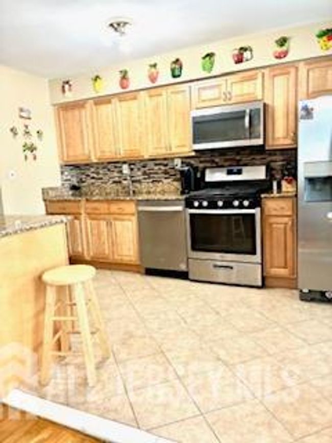 318 High St, Townhouse with 3 bedrooms, 2 bathrooms and null parking in Perth Amboy NJ | Image 10