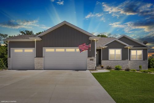 185 Eagle Ridge Dr, Waverly, IA, 50677-4380 | Card Image