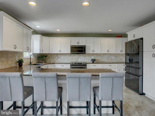 1299 Divinity Dr, GREENCASTLE, PA, 17225-8796 | Card Image