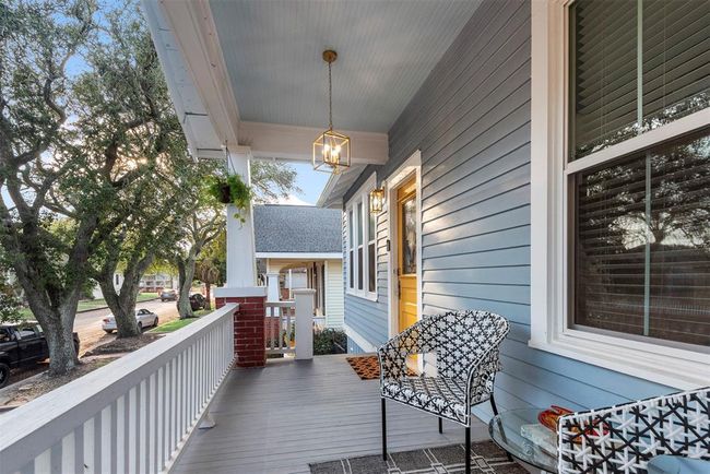 3610 Avenue P 1/2, House other with 3 bedrooms, 2 bathrooms and null parking in Galveston TX | Image 6