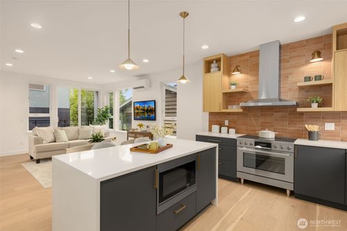 5204 Sand Point Way Ne, Seattle, WA, 98105-2916 | Card Image