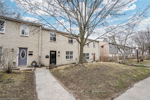 111-1050 Shawnmarr Rd, Mississauga, ON, L5H3V1 | Card Image