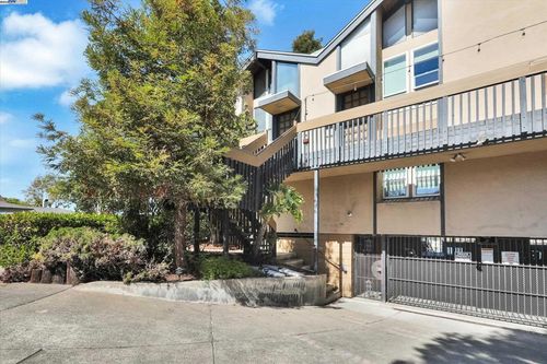 apt-a-2022 High St, Alameda, CA, 94501-1700 | Card Image