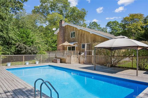 15 Windwood Ct, Westhampton, NY, 11977-1318 | Card Image