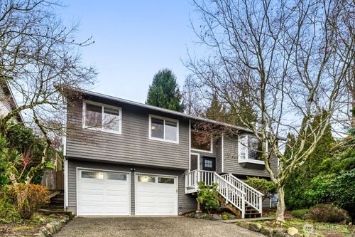 7927 5th Ave Sw, Seattle, WA, 98106-2166 | Card Image