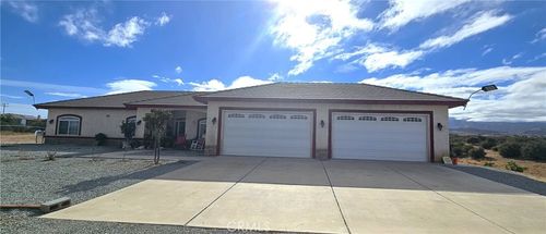 7445 Cedar St, Phelan, CA, 92371 | Card Image