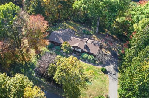 10 Brookside Dr, Woodbridge, CT, 06525-2612 | Card Image