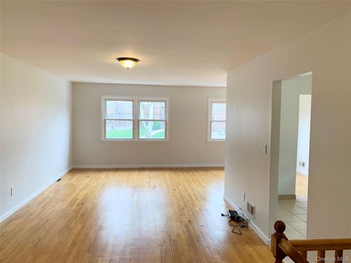 2-1547 209th St, Bayside, NY, 11360-1127 | Card Image