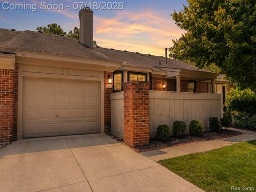 7482 Sheffield, West Bloomfield, MI, 48322-2877 | Card Image