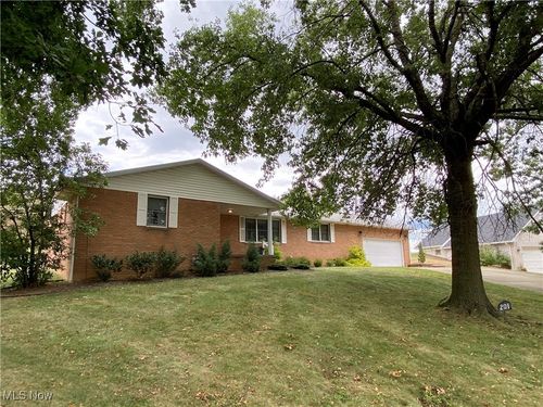 201 Parkhill Dr Ne, Sugarcreek, OH, 44681-9302 | Card Image