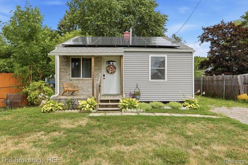 1233 Carman, Burton, MI, 48529 | Card Image