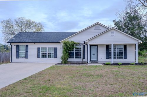 1502 Vest Street Sw, Hartselle, AL, 35640 | Card Image