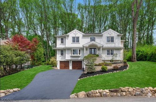 15 Malcolm Pl, Mahwah, NJ, 07430-1958 | Card Image