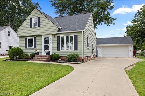 5220 Nan Linn Dr, Willoughby, OH, 44094-4362 | Card Image