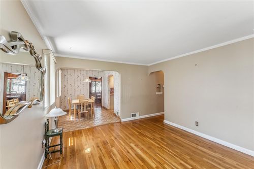 248 Cushing Ave, Williston Park, NY, 11596-1049 | Card Image