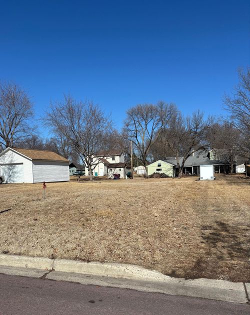 709 11th Ave Se, Waseca, MN, 56093-3533 | Card Image