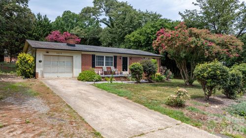 1809 31st St Ne, Hickory, NC, 28601-3229 | Card Image