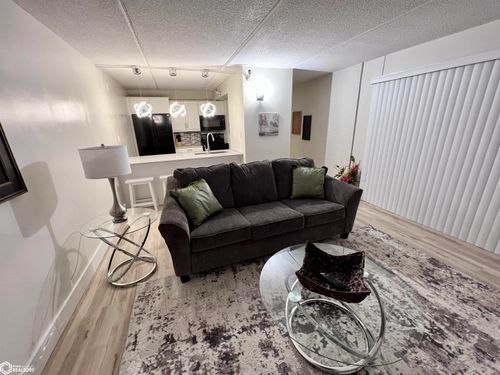 unit-201-2700 N Shore Dr, Clear Lake, IA, 50428-1073 | Card Image