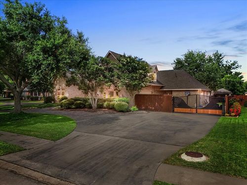704 Heritage Oaks Dr, Angleton, TX, 77515-8820 | Card Image