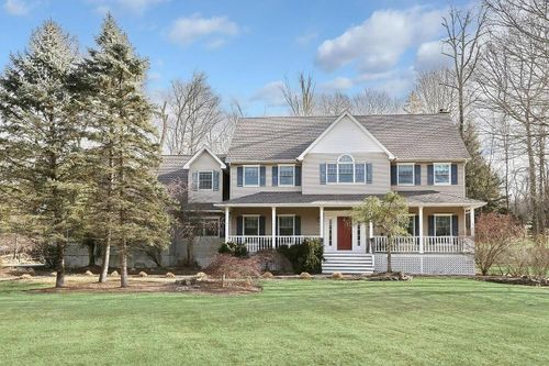 35 Rose Hill Rd, Suffern, NY, 10901-3203 | Card Image