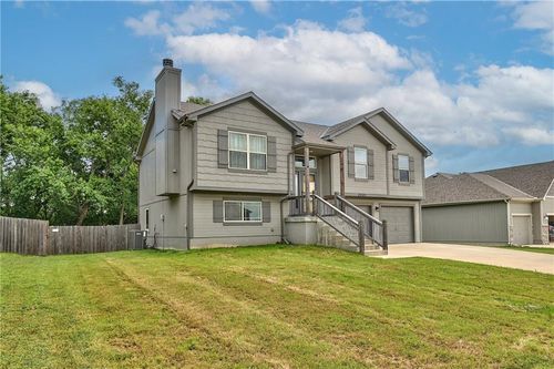 20022 W 220th Ter, Spring Hill, KS, 66083-4048 | Card Image
