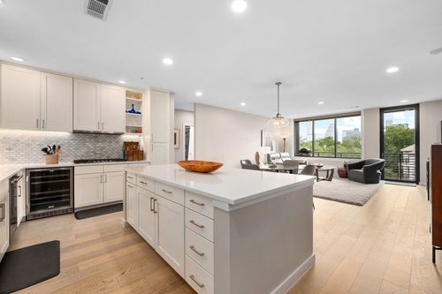 312-900 S 1st St, Austin, TX, 78704-1688 | Card Image