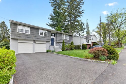 7 Frost Ln, Hartsdale, NY, 10530-1310 | Card Image