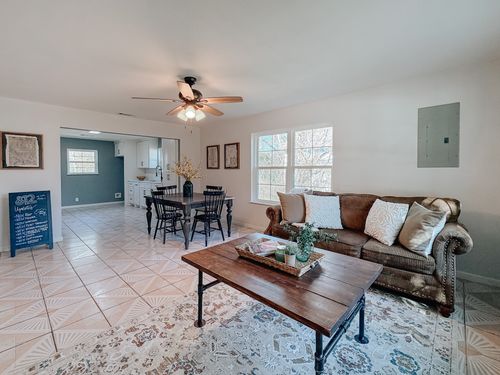 812 W 11th Ave, Corsicana, TX, 75110-7144 | Card Image