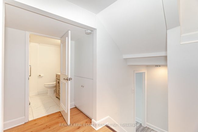 55 Mallard Cres, House attached with 4 bedrooms, 2 bathrooms and 3 parking in Brampton ON | Image 16