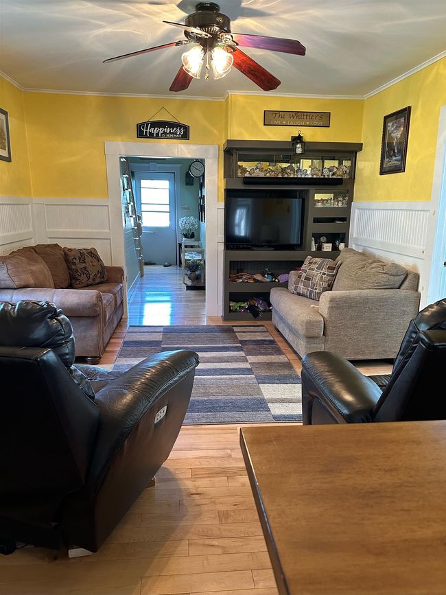 Stairwell to kitchen | Image 10