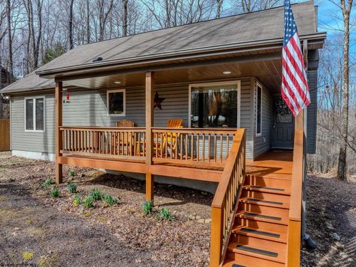 520 Hemlock Cir, Terra Alta, WV, 26764-2718 | Card Image