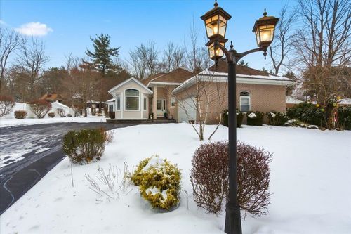 44 Cricket Lane, Manchester, NH, 03104 | Card Image