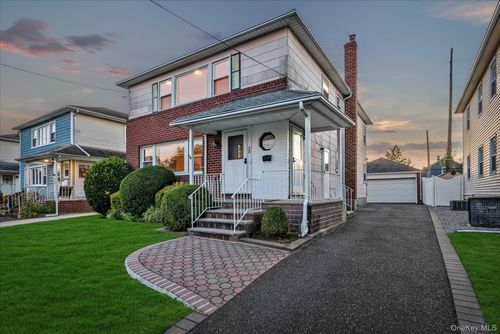 30 Gibson Blvd, Valley Stream, NY, 11581-2020 | Card Image